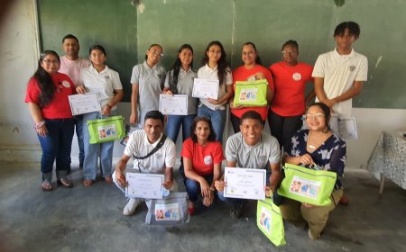 Overhandiging Anti-Tabak Posters door Lyceum 2