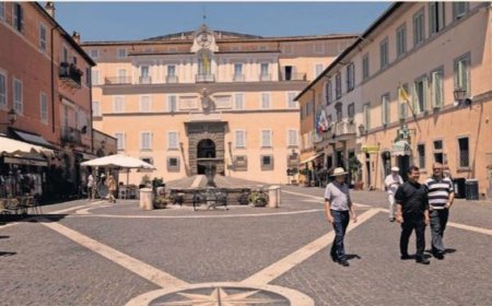 Paus neemt vakantie en geeft signalen van een breuk met Franciscus