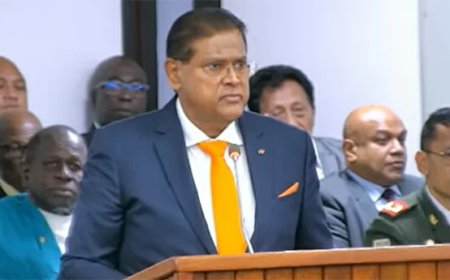 President neemt afscheid: 'Leiders dienen, het volk regeert'