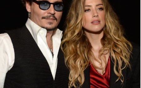 Johnny Depp noemt zichzelf een “sukkel” vanwege relatie met Amber Heard.
