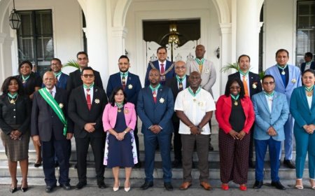 Santokhi eert regeerteam: “We zijn als team geslaagd om het land uit een diepe crisis te hale