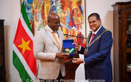 President Santokhi eert vertrekkend regeerteam met ereonderscheidingen