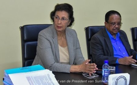 Simons en Rusland krijgen eerste beleidsdossiers overhandigd