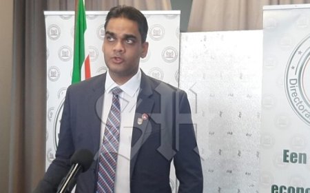 Ramadhin neemt afscheid als minister: “Het was een eer u te dienen”