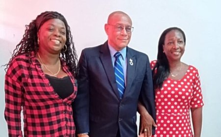 SAO-personeel neemt dankbaar afscheid van minister Mac Andrew