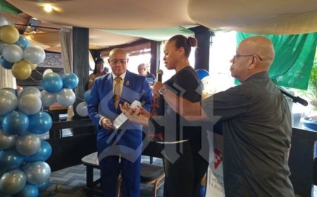 Minister Mac Andrew zwaait af bij AW en J: “Ik kijk met trots terug op ons werk”