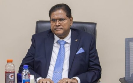 Bronto Somohardjo: “Santokhi speelt politiek spel met CLAD-rapport uit rancune”