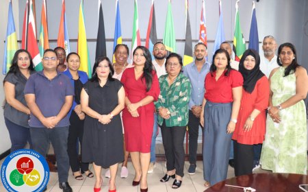 Minister Kuldipsingh neemt persoonlijk afscheid van personeel EZ