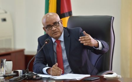 Jagdeo: ‘Azruddin Mohamed betreedt politiek om uitlevering te voorkomen’