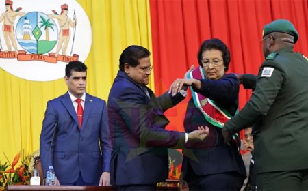 Simons pleit voor gezond fiscaal beleid en actieve productie-economie