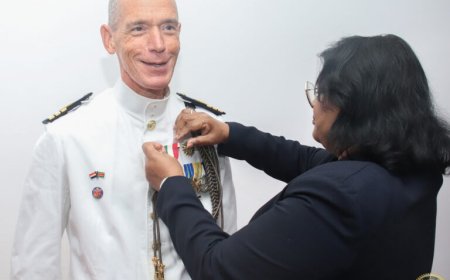 Medaille voor speciale verdiensten voor Nederlandse Defensieattaché