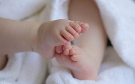 Revolutionaire Britse drie‑ouder‑behandeling redt baby’s van mitochondriale ziekte