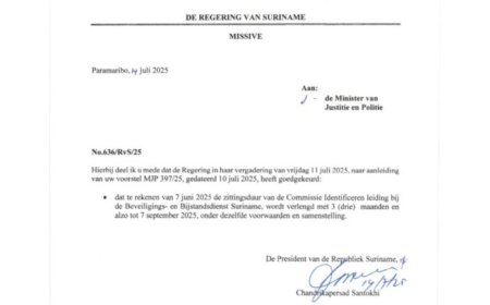 Vlak voor vertrek: Santokhi en Amoksi regelden ‘gouden overgangen’