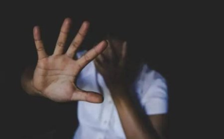 Man slaat moeder met kruk en mishandelt zusje