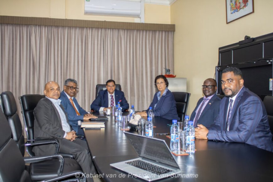 Gesprek tussen president Santokhi en NDP-voorzitster Simons