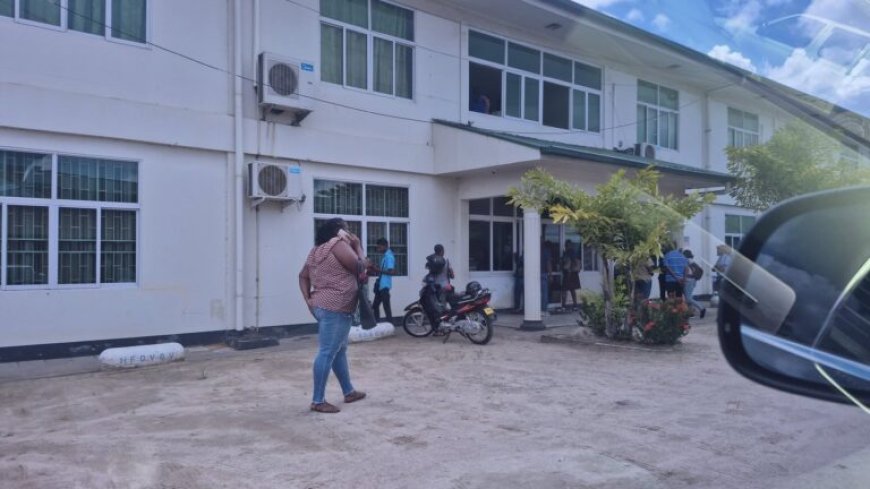 Openbare Werken benoemt 100 mensen na verkiezingen; opvallend veel familie van onderdirecteur