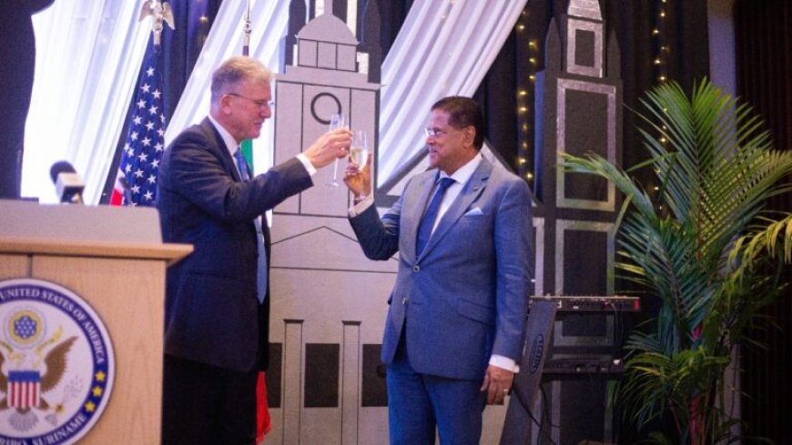 Santokhi benadrukt belang van democratie tijdens herdenking Amerikaanse onafhankelijkheid