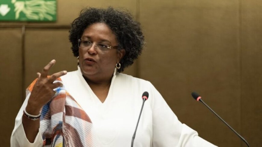 Mottley feliciteert Simons met verkiezing tot president van Suriname