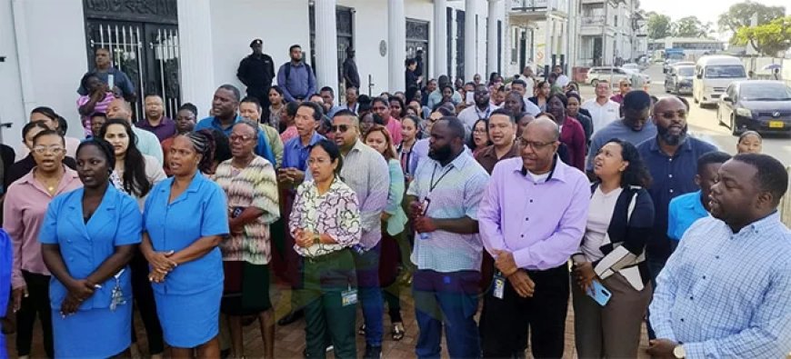 Personeel CBvS voert prikactie: Eist duidelijkheid over cao-onderhandelingen