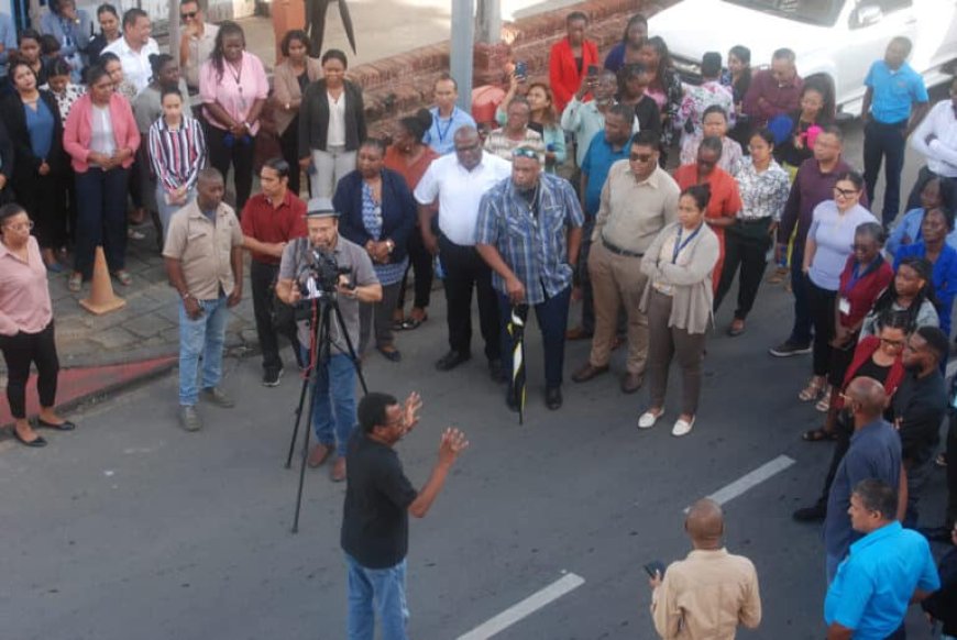 CBvS-personeel voert prikactie: