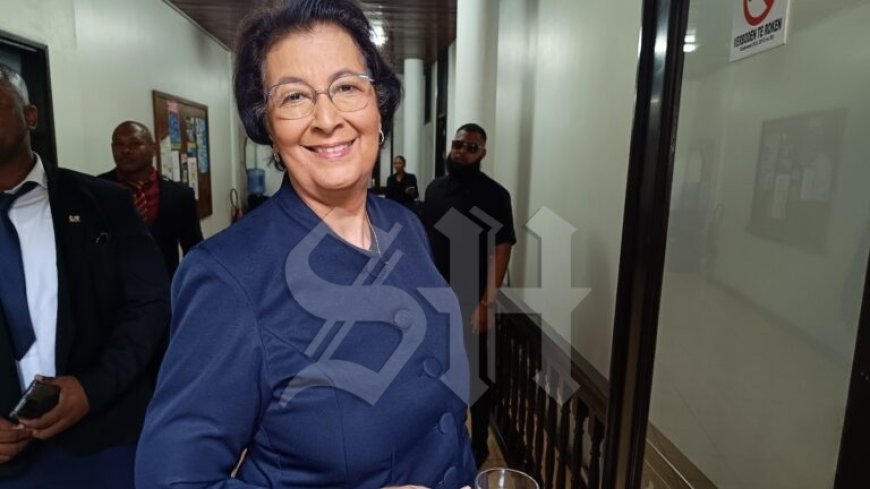 Simons: “Meer communicatie met samenleving is cruciaal voor goed bestuur”