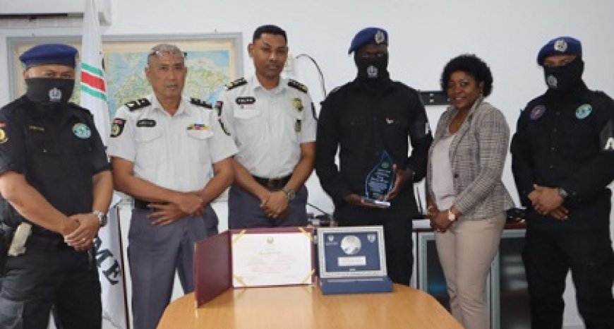 Lid Arrestatie Team geëerd na succesvolle training in Abu Dhabi