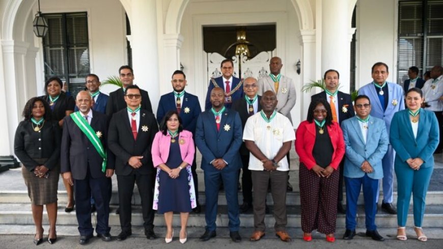 Santokhi eert regeerteam: “We zijn als team geslaagd om het land uit een diepe crisis te hale