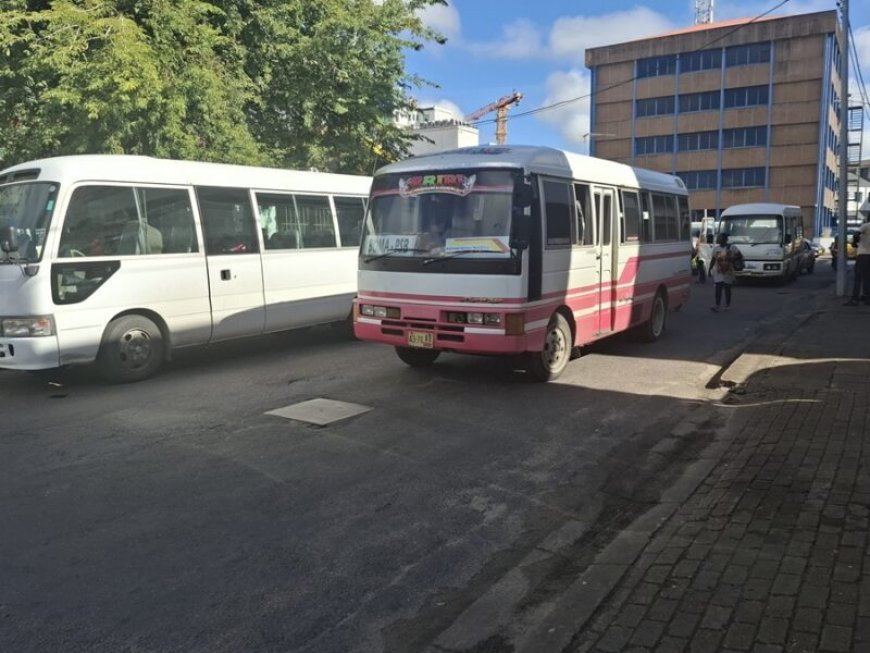 Bus- en boothouders in actie om nog te ontvangen betaling van SRD 100 miljoen