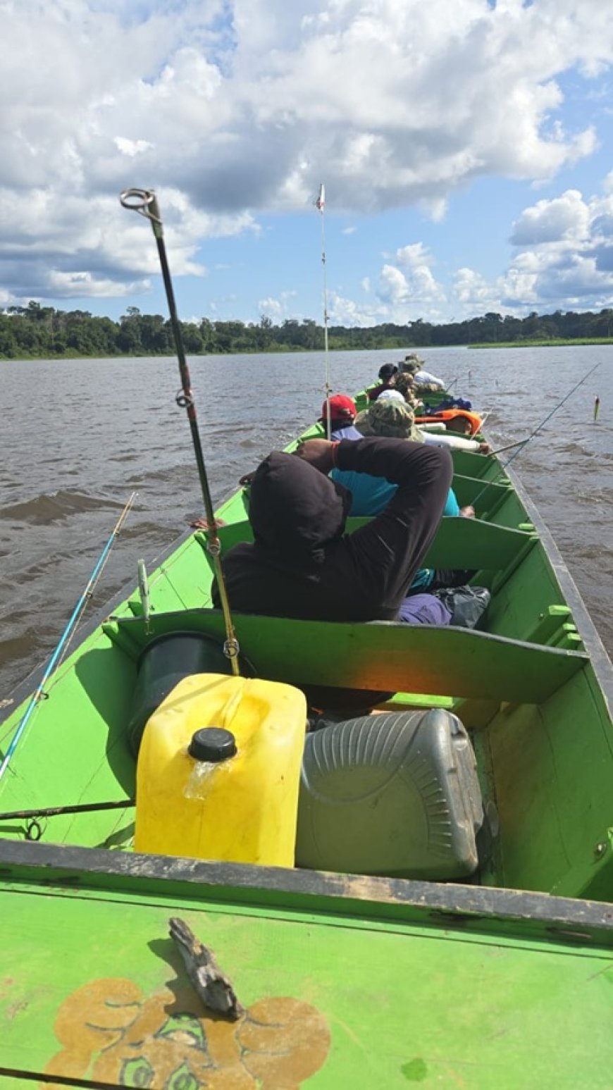 Dorpelingen Bataliba moe van wangedrag dagjesmensen