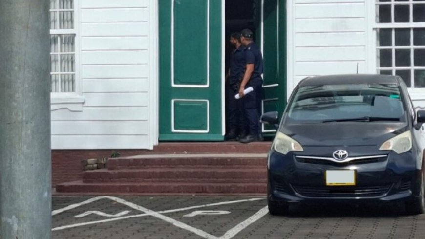 Politie onderzoekt nachtelijke ontruiming kantoor first lady