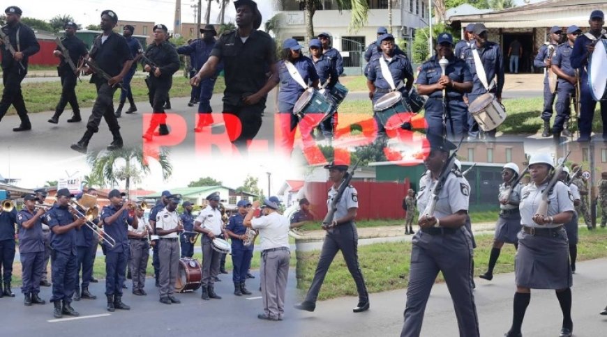 Vrouwenpeloton bijzonderheid defilé 16 juli