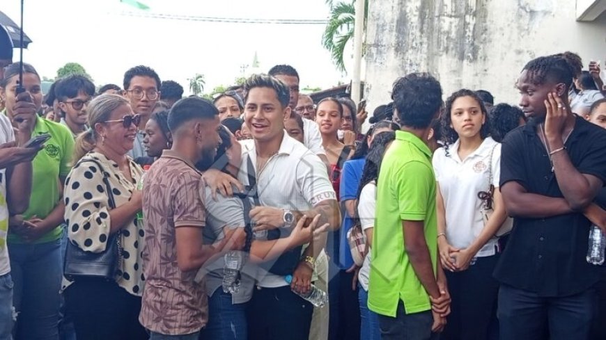 Mobieltjes en mentale druk mede oorzaak lage slaagcijfers op Ewald P. Meyer Lyceum