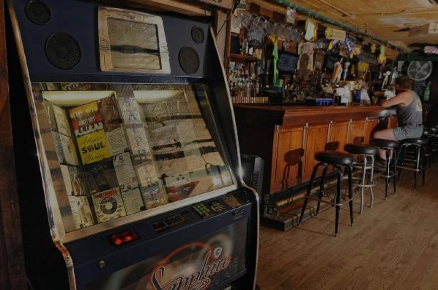 Kop: Restaurants en bars overwegen muziek uit te zetten nu licentiekosten omhoogschieten