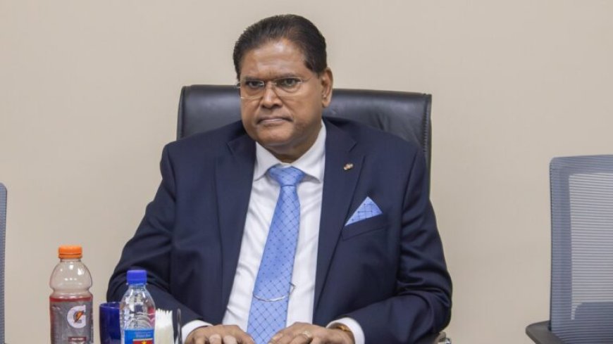 Bronto Somohardjo: “Santokhi speelt politiek spel met CLAD-rapport uit rancune”