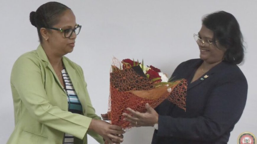 Defensie neemt met eerbetoon afscheid van minister Mathoera: ‘Leiderschap met het hart’