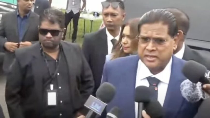 President Santokhi arriveert bij inauguratie: “Overdracht is ordentelijk verlopen”