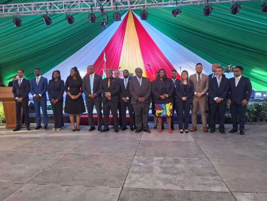 President Simons beëdigt grootste deel van kabinet – Benoeming Ramai onzeker