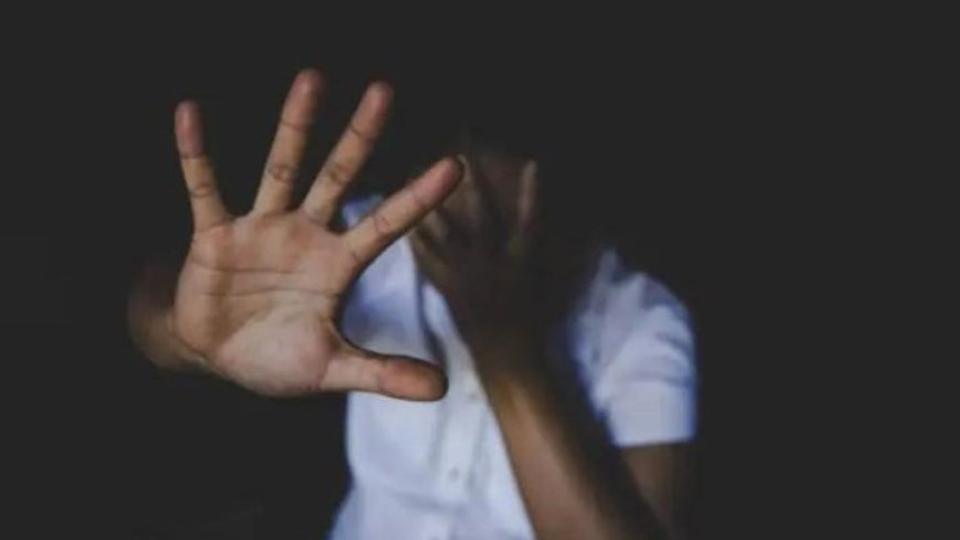 Man slaat moeder met kruk en mishandelt zusje