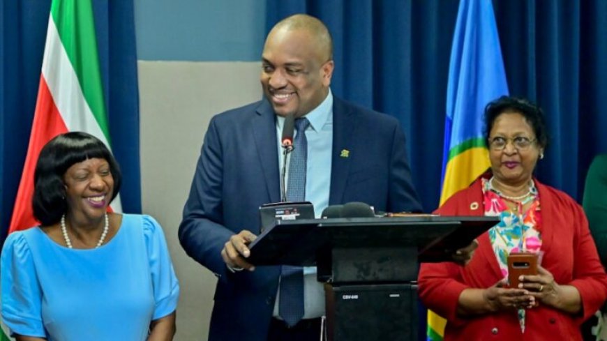 Minister Bouva prijst niet-aflatende inzet Ilahi en Christopher