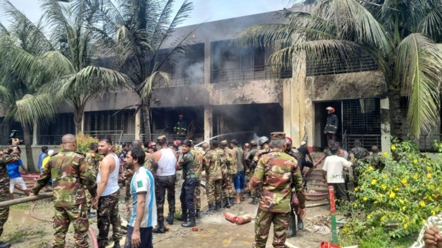 Zeker 19 doden door crash militair vliegtuig op school in Bangladesh