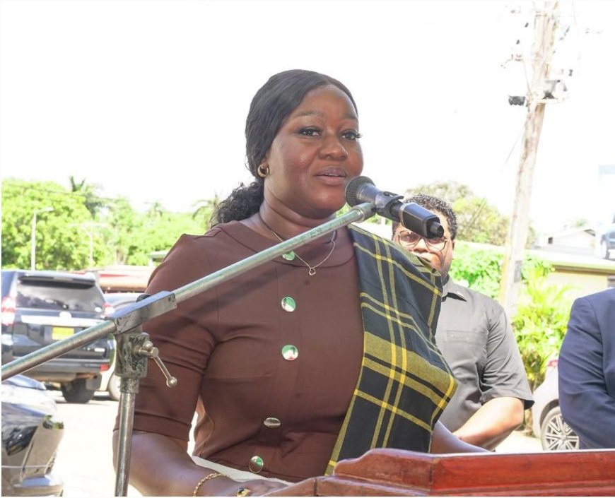 Minister Huur wil integraal decentralisatiebeleid met erkenning voor traditioneel gezag