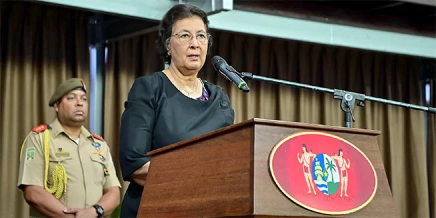 Simons legt nieuwe koers Kabinet van de President uit