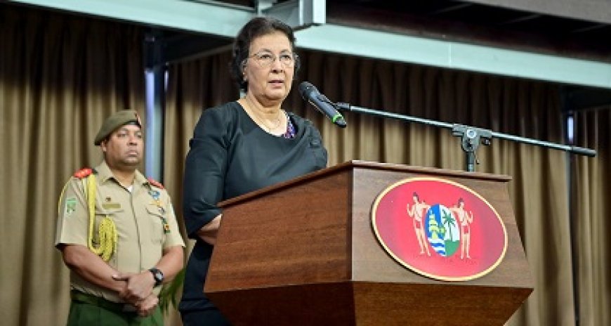 President Simons maakt kennis met personeel kabinet; wijzigingen opkomst