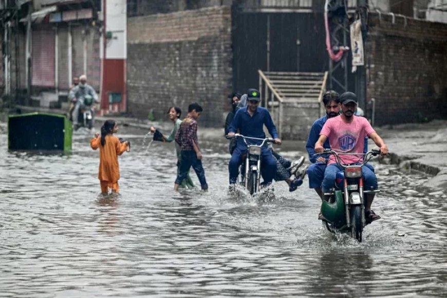 Zware regenval en aardverschuivingen eisen minstens 21 doden in Pakistan
