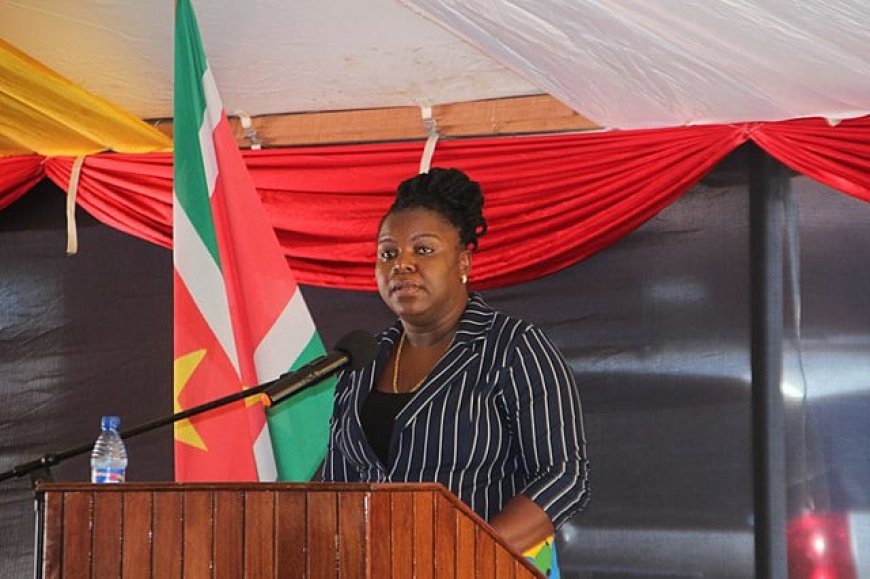 Minister Emanuel neemt afscheid van haar staf op ROS