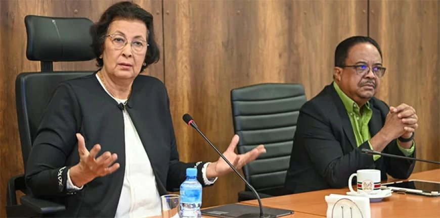 President Simons zet koers uit bij eerste regeringsraad