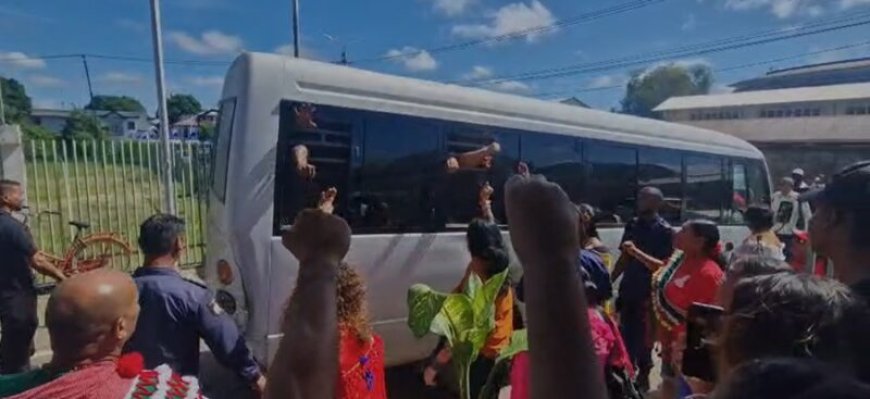 Veroordeelde Pikin Saron-strafzaak beklaagt zich over pesterij in gevangenis