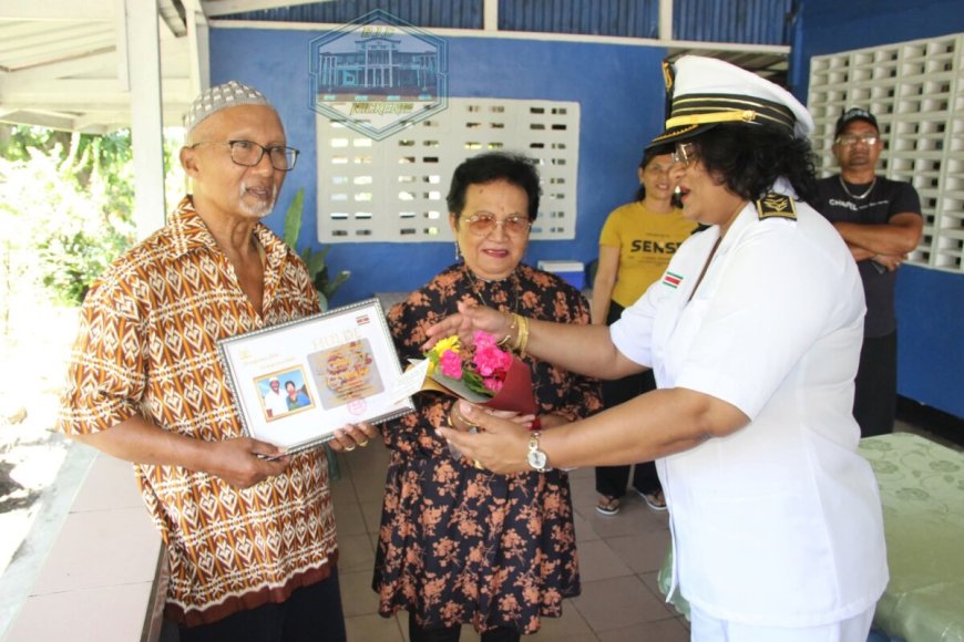 Echtpaar Mangoenredjo- Amathardji viert gouden huwelijk