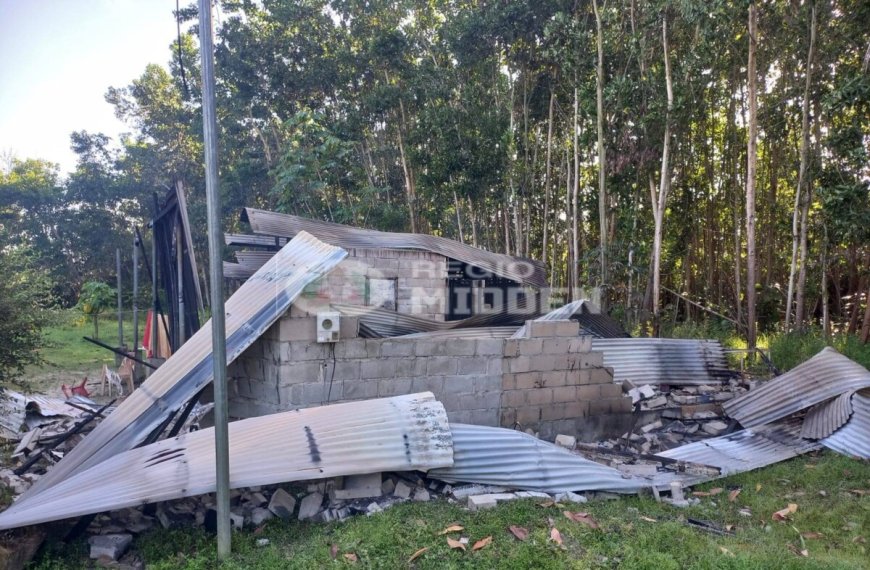 Stenen laagbouwwoning te Rijsdijk volledig afgebrand