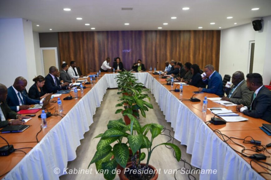 Regering houdt eerste raadsvergadering